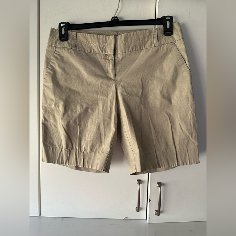 🤎 The Limited Shorts Size 8 Khaki Classic Flat Front Stretch